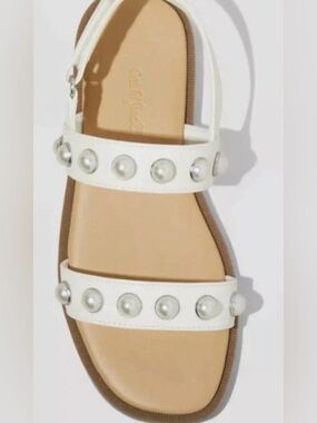 NWT Girls Cat & Jack White Sandals SZ 1 Pearl Embelleshment Slip On Dress Shoes